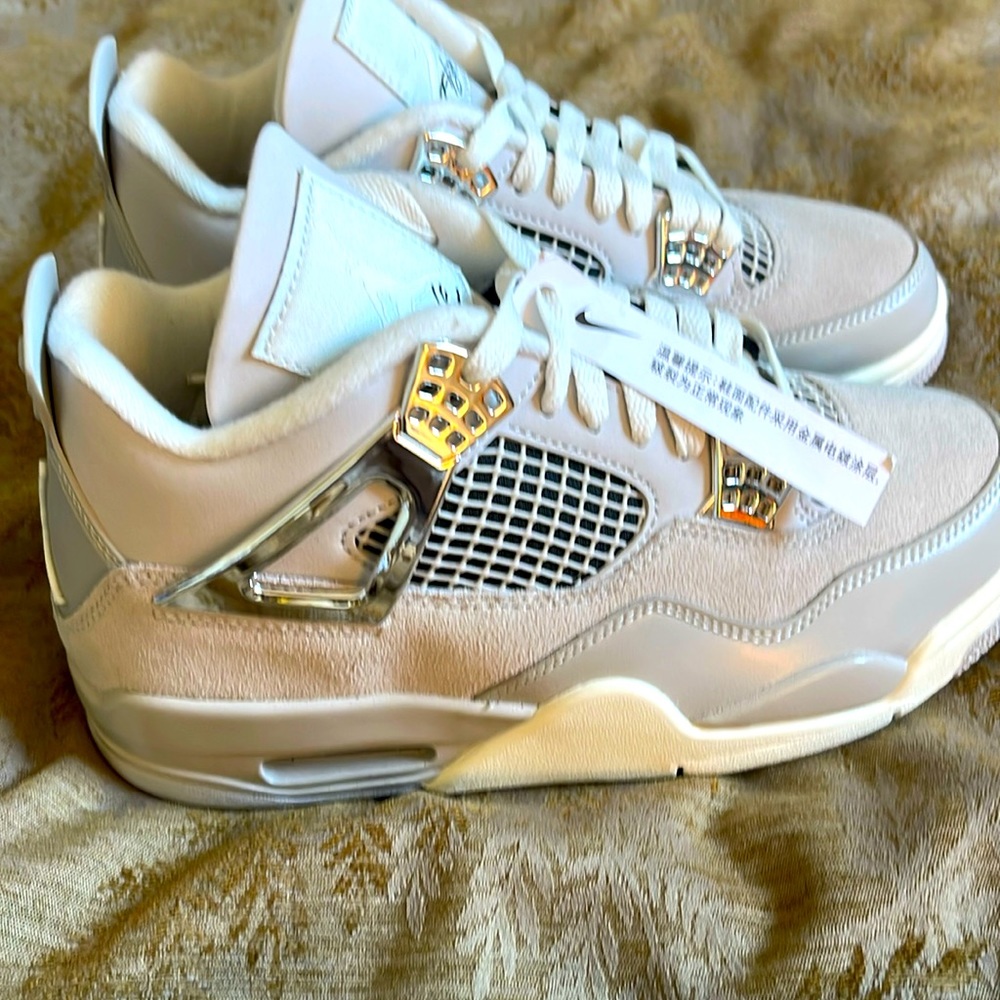 Air Jordan Retro 4